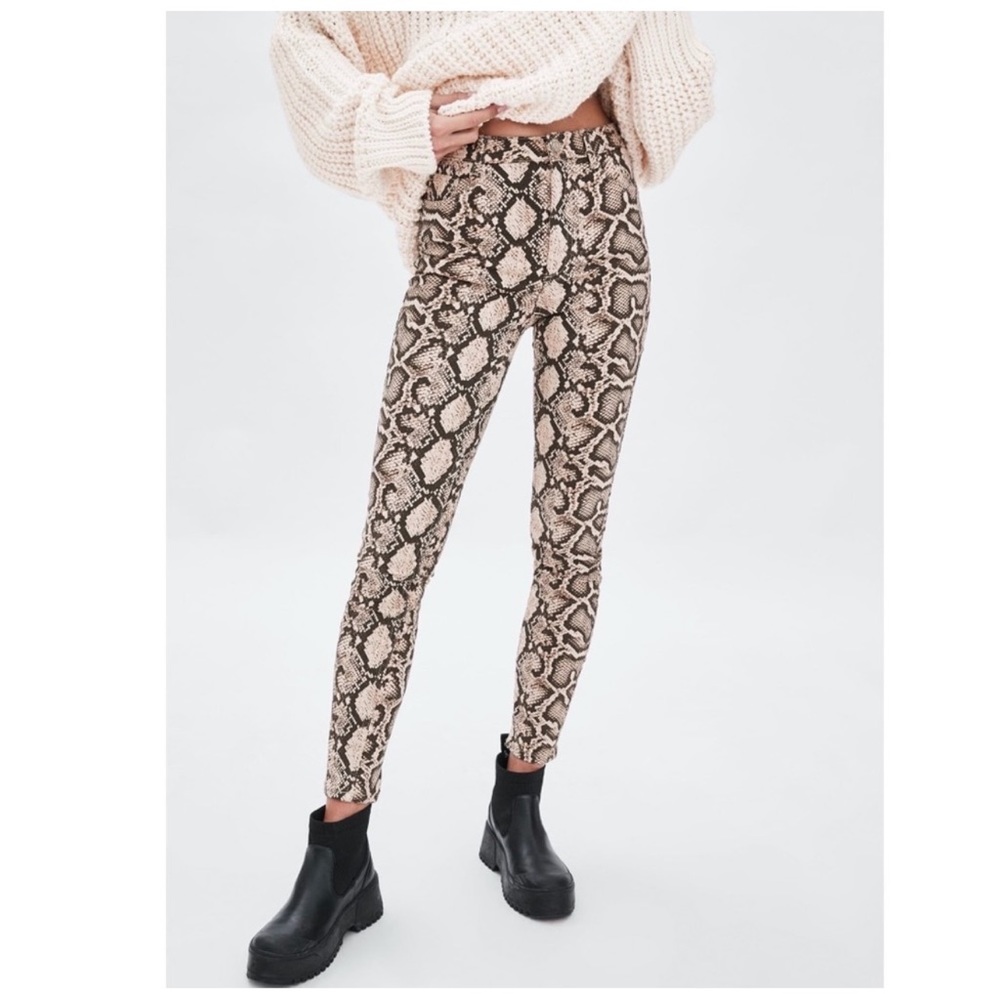 Zara Trafaluc Denim Collection snake print Hi Rise Skinny jeans size 0.